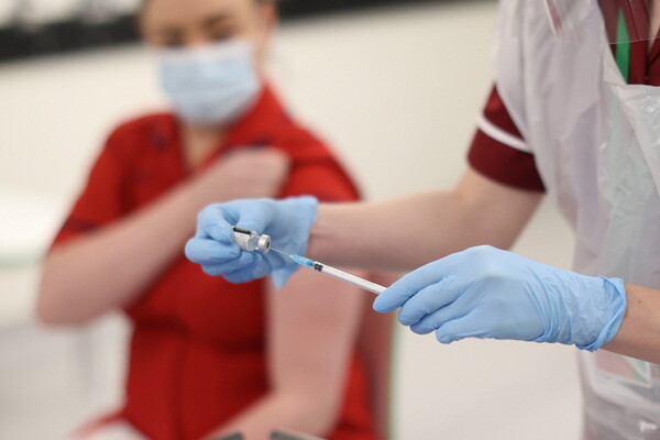 Μόσιαλος: Πρώτο τείχος άμυνας μέχρι τέλη Φεβρουαρίου, αν ο εμβολιασμός ξεκινήσει μέσα Ιανουαρίου