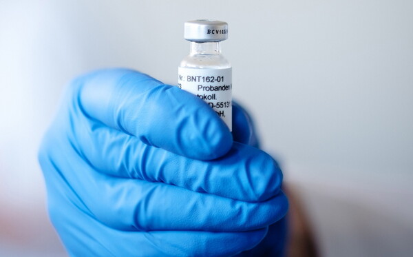 Εμβόλιο κορωνοϊού: Η Pfizer υποβάλλει αίτηση για άδεια επείγουσας χρήσης