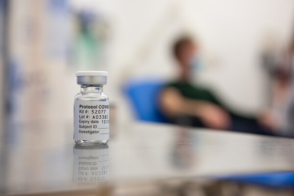 AstraZeneca: Πιθανότατα θα γίνει νέα παγκόσμια δοκιμή για το εμβόλιο του κορωνοϊού