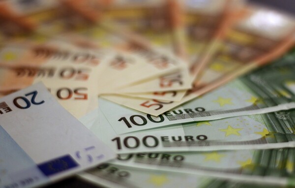 Eurostat: Ρεκόρ στις αποταμιεύσεις νοικοκυριών στην ευρωζώνη το δεύτερο τρίμηνο