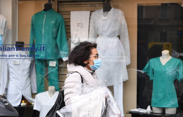 Ιταλία: Γιατροί ζητούν αυστηρότερα μέτρα για τον κορωνοϊό, φοβούνται «τσουνάμι» στα νοσοκομεία