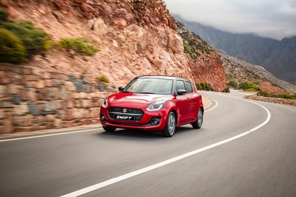 H Suzuki παρουσιάζει το νέο SWIFT Hybrid facelift