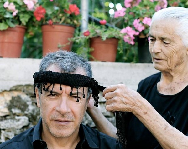 Ο Σταύρος Θεοδωράκης φωτογραφίζεται με την ψυχή της Κρήτης