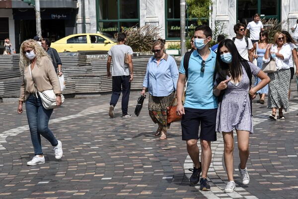 Κορωνοϊός στην Ελλάδα: Αύξηση μετάδοσης με την πτώση της θερμοκρασίας - «Έχουμε πολύ δρόμο μπροστά μας»