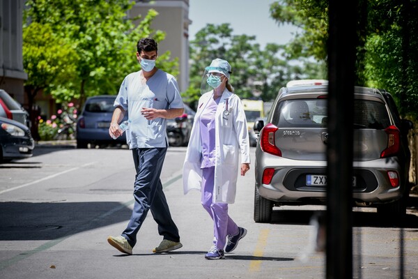 Κορωνοϊός στην Ελλάδα: 4 ηλικιωμένοι κατέληξαν τις τελευταίες ώρες