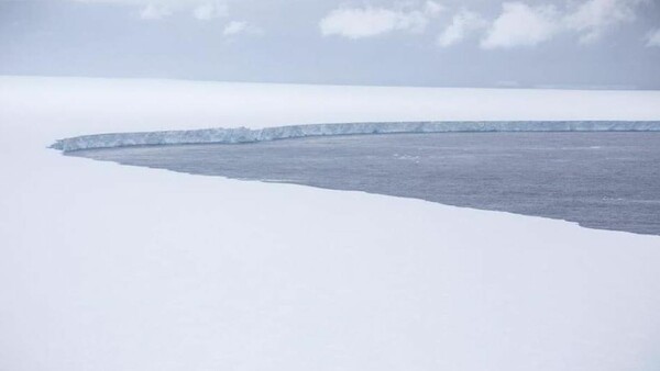 Ο παγωμένος γίγαντας - Οι πρώτες εικόνες από το μεγαλύτερο παγόβουνο του κόσμου