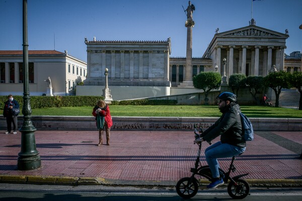 Πιερρακάκης: 8,6 εκατ. SMS για μετακινήσεις το σαββατοκύριακο- Τι είπε για τα περί «κόφτη» στο 13033