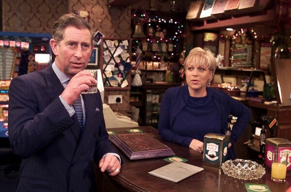 Coronation Street: Η μακροβιότερη σαπουνόπερα έκλεισε 60 χρόνια στον «αέρα»