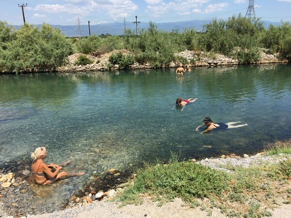 Ψωρονέρια, Καλλυντικά, Θερμοπύλες: Ένα Σαββατοκύριακο με υπερβολική δόση ιαματικών λουτρών