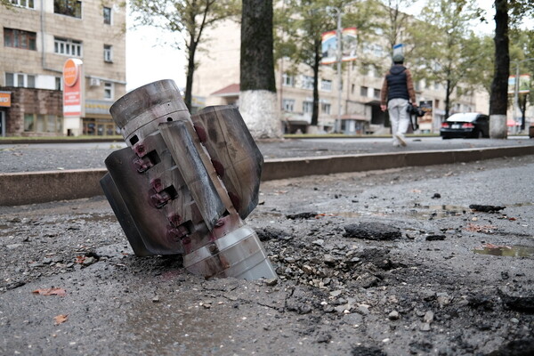 Ναγκόρνο Καραμπάχ: Μία ακόμη νύχτα σφοδρών βομβαρδισμών στο Στεπανακέρτ