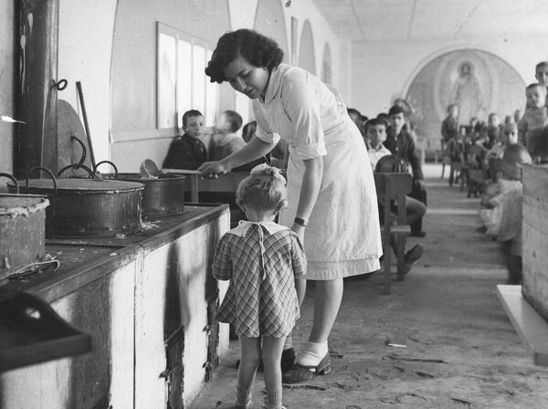 Ερυθρός Σταυρός: Μια ψηφιακή έκθεση γιορτάζει έναν αιώνα παρουσίας του στην Ελλάδα