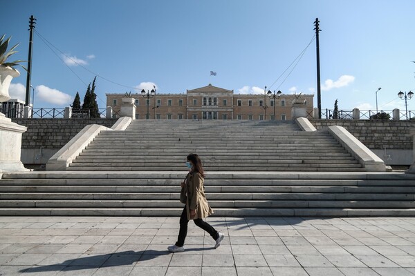 ΕΛΣΤΑΤ: Ύφεση 11,7% το τρίτο τρίμηνο της χρονιάς