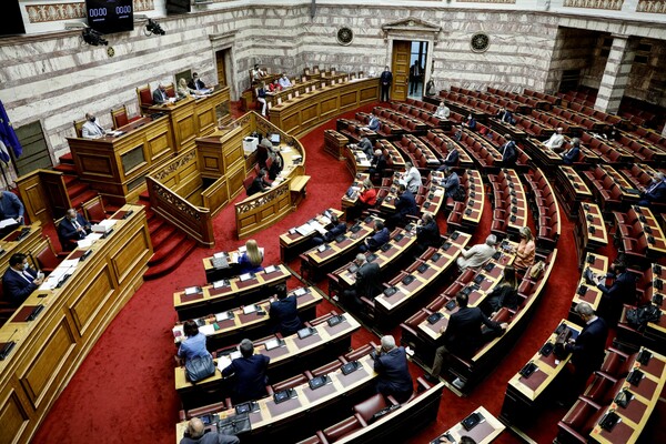 Δίκη Χρυσής Αυγής: Ο ΣΥΡΙΖΑ προτείνει κατεπείγουσα τροπολογία για στέρηση πολιτικών δικαιωμάτων