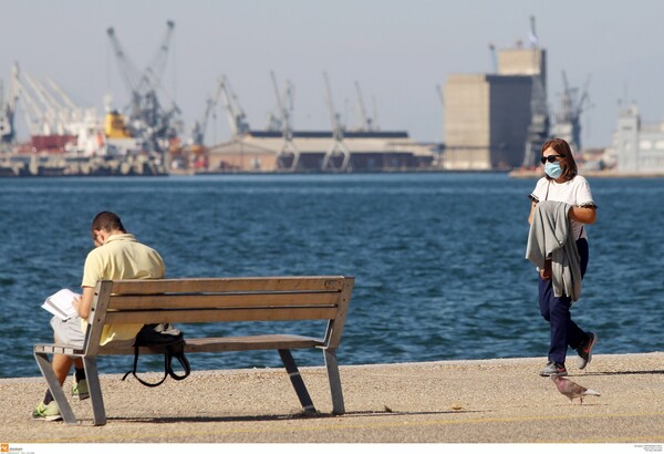 Welt: «Μεγάλες αμφιβολίες για τους καλούς αριθμούς της Ελλάδας για τον κορωνοϊό»