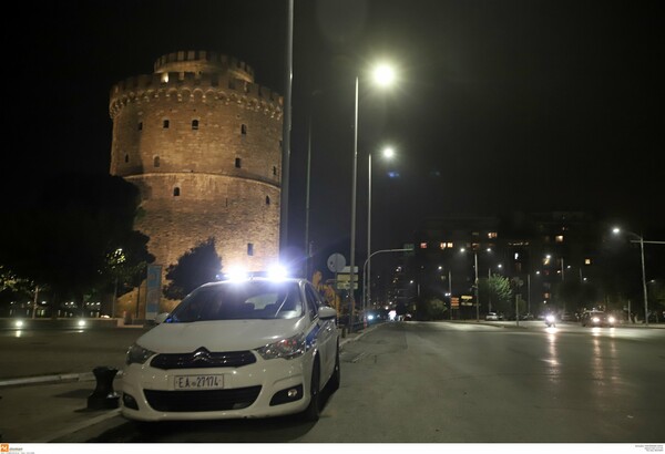 Θεσσαλονίκη: Έριξαν μπογιές στα γραφεία της Εθνικής Αρχής Διαφάνειας και του βουλευτή Κώστα Γκιουλέκα