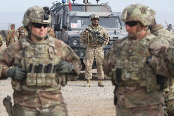 O Τραμπ μειώνει δραστικά τα αμερικανικά στρατεύματα στο Αφγανιστάν- Αντιδράσεις και ανησυχία