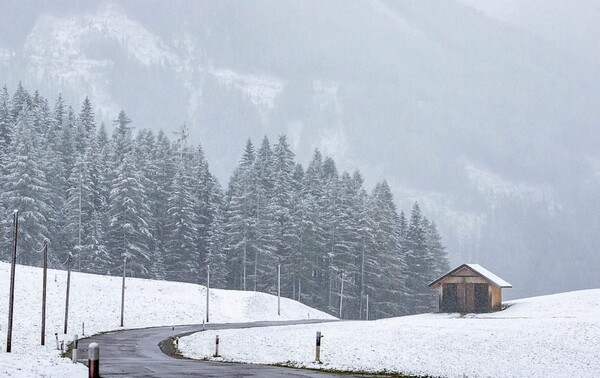 O πρώτος ξαφνικός χειμώνας: Χιόνισε πρόωρα σε περιοχές της Ελβετίας, της Αυστρίας και της Γερμανίας