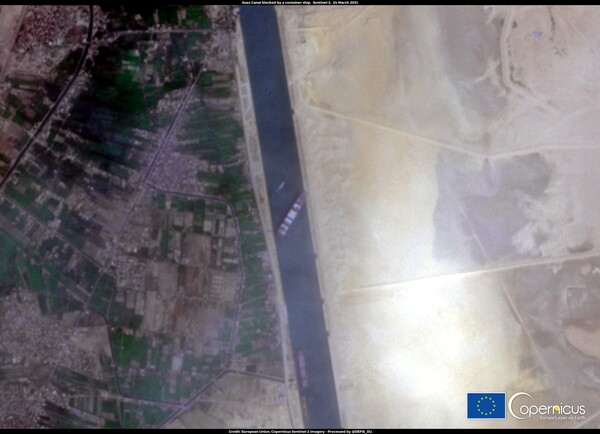 Διώρυγα του Σουέζ: Φωτογραφίες από το διάστημα με το καθηλωμένο Ever Given