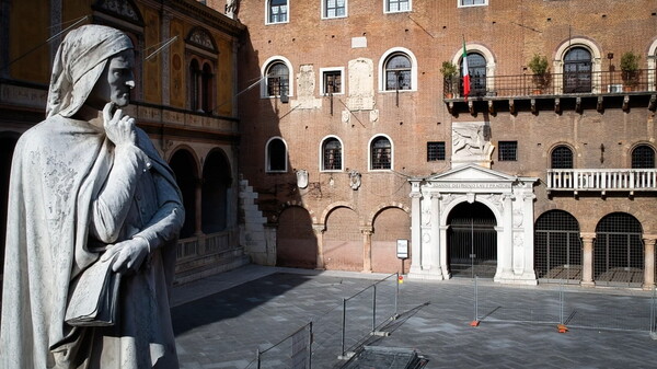 Οι Ιταλοί υπερασπίζονται τον Δάντη μετά από δημοσίευμα ότι ήταν «έτη φωτός» πίσω από τον Σαίξπηρ