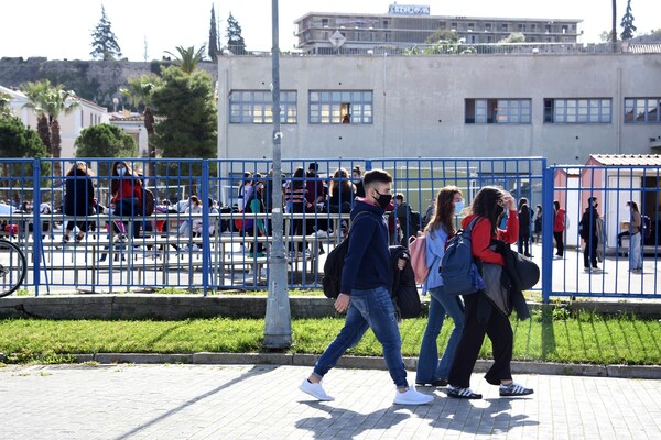 Κεραμέως: Στόχος να ανοίξουν την επόμενη εβδομάδα Λύκεια και Γυμνάσια, με self tests