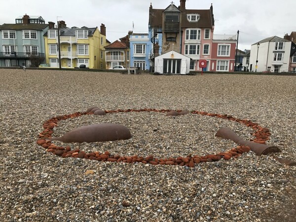 Sex on the beach: Μια πόλη τσακώνεται για τα γλυπτά του Άντονι Γκόρμλεϊ