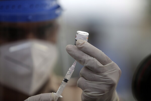 Έρευνα: Πιθανόν να χρειαστούν «νέα» εμβόλια σε ένα χρόνο