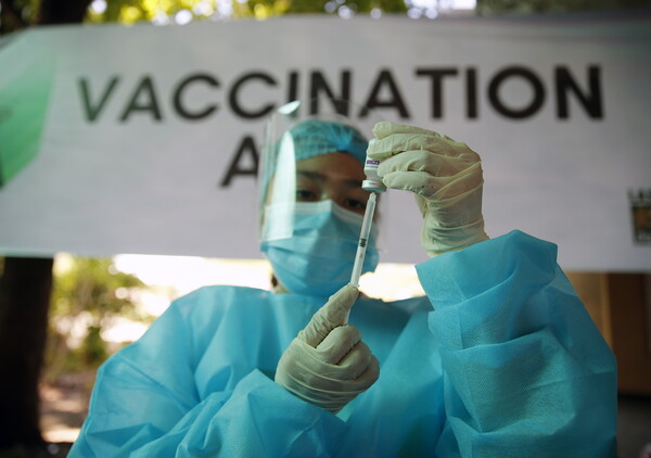 ΠΟΥ: Απαράδεκτα αργοί ρυθμοί εμβολιασμού στην Ευρώπη - «Παρατείνουν την πανδημία»
