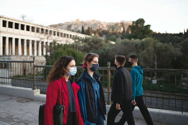 Με οδηγό τις δημοσκοπήσεις και εργαλείο τα self-tests 