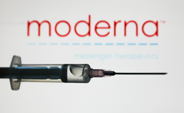 Moderna: Ξεκινά κλινική δοκιμή του εμβολίου για τη νοτιοαφρικανική μετάλλαξη του κορωνοϊού