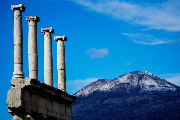 Αγγεία από την Πάρο και λάβα από την Πομπηία αποκαλύπτουν στοιχεία για το μαγνητικό πεδίο της Γης