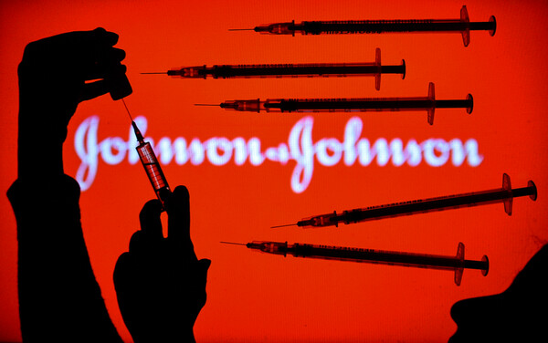 Εμβόλιο Johnson & Johnson: Καταστράφηκαν 15 εκατ. δόσεις από «ανθρώπινο λάθος»