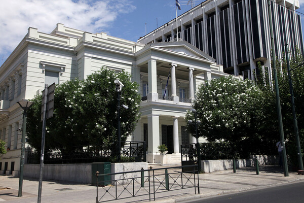 ΥΠΕΞ: Εφόσον το επιτρέψουν οι συνθήκες, θα επισκεφθεί ο Δένδιας την Τουρκία