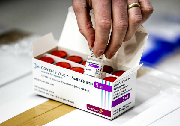 Βρετανία: 30 περιπτώσεις σπάνιων θρομβώσεων σε 18,1 εκατομμύρια δόσεις της AstraZeneca