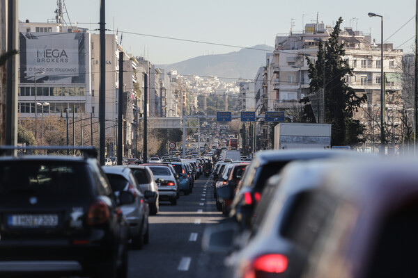 Επαγγελματικό Επιμελητήριο Αθηνών: Πάνω από 50.000 πολίτες στην αναμονή για έκδοση διπλώματος οδήγησης
