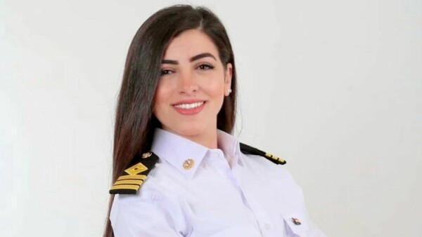Διώρυγα του Σουέζ: Στοχοποίησαν την πρώτη Αιγύπτια καπετάνισσα για την προσάραξη του Ever Given- Ήταν μίλια μακριά