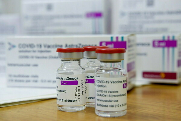 Bloomberg: Τι έγινε λάθος με το εμβόλιο της AstraZeneca - Οι επικοινωνιακές γκάφες και τα πολιτικο-οικονομικά ζητήματα 