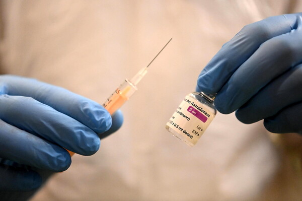 ΕΕ: Η AstraZeneca θα παραδόσει τις μισές δόσεις εμβολίων που προβλέπονταν γι' αυτή την εβδομάδα 