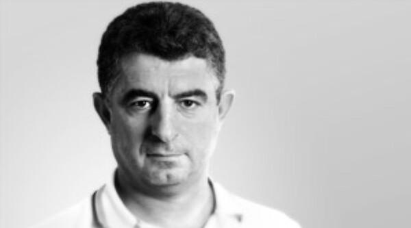 Γιώργος Καραϊβάζ: «Κάποιοι επέλεξαν να του κλείσουν το στόμα με σφαίρες», λένε συνεργάτες του δημοσιογράφου