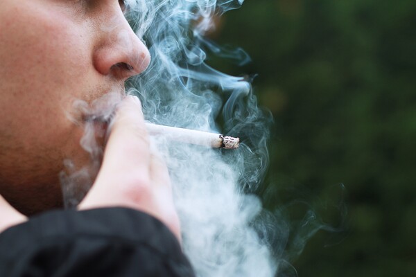 Έρευνα: Αυξήθηκε το κάπνισμα στην Ελλάδα εν μέσω πανδημίας