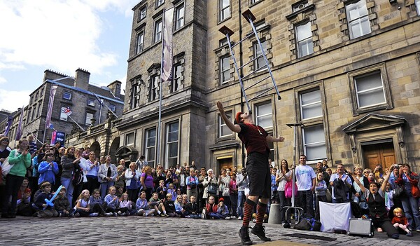 Το Διεθνές Φεστιβάλ του Εδιμβούργου επιστρέφει αλλά σε ανοιχτούς χώρους