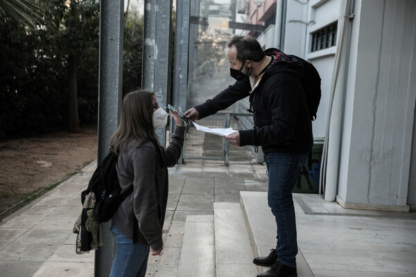 Σχολείο: Ένταση με μαθητή στη Θεσσαλονίκη που αρνήθηκε να κάνει self test- Μηνύσεις από γονείς στην Κρήτη 