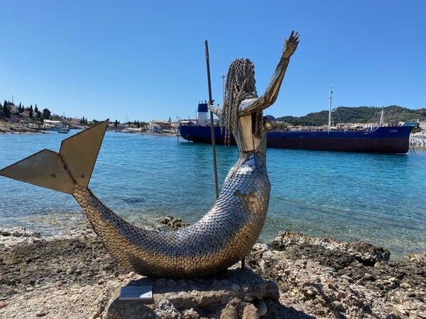 Το εικαστικό πάρκο των ζώων της Ναταλίας Μελά παραδόθηκε συντηρημένο στον Περίπατο των Σπετσών