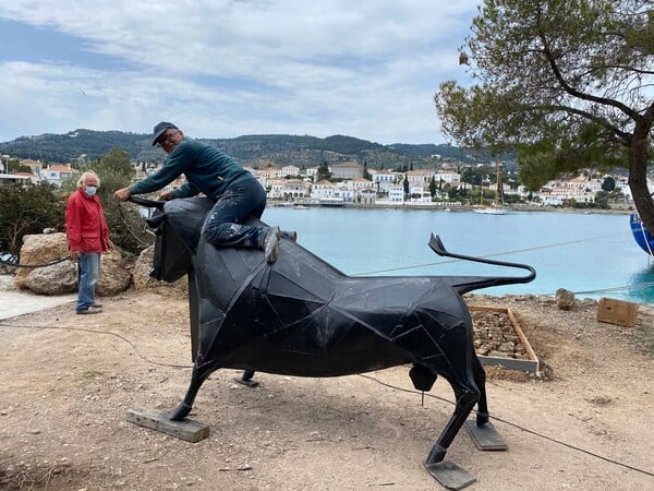 Το εικαστικό πάρκο των ζώων της Ναταλίας Μελά παραδόθηκε συντηρημένο στον Περίπατο των Σπετσών