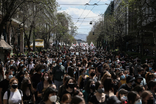 Πορείες από καλλιτέχνες, φοιτητές και εκπαιδευτικούς στο κέντρο της Αθήνας - Ποιοι δρόμοι είναι κλειστοί