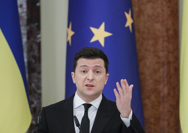 Ζελένσκι: Ο πρόεδρος της Ουκρανίας ζητά την ένταξη της χώρας σε ΝΑΤΟ και ΕΕ