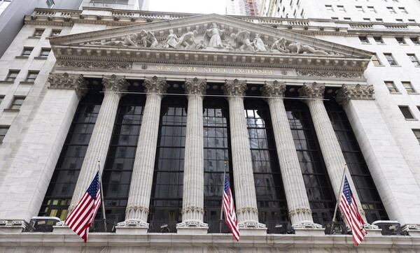 Wall Street: Σε νέο ιστορικό υψηλό ο Dow Jones και ο S&P 500