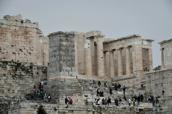 Φωτογραφίες: Ουρές στην Ακρόπολη- Πολλοί επισκέπτες σε αρχαιολογικούς χώρους στην Παγκόσμια Ημέρα Μνημείων