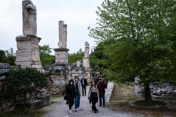 Φωτογραφίες: Ουρές στην Ακρόπολη- Πολλοί επισκέπτες σε αρχαιολογικούς χώρους στην Παγκόσμια Ημέρα Μνημείων