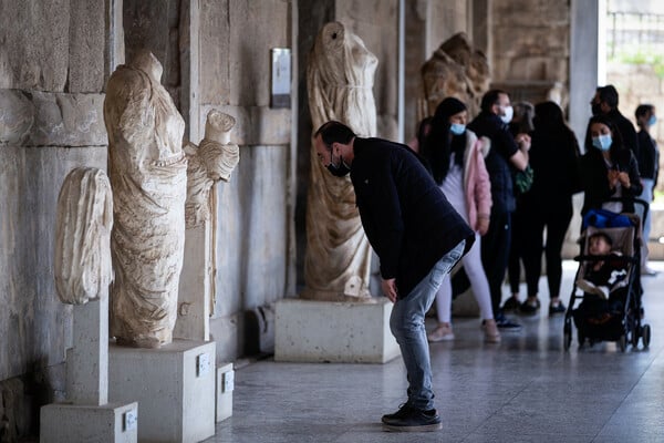 Φωτογραφίες: Ουρές στην Ακρόπολη- Πολλοί επισκέπτες σε αρχαιολογικούς χώρους στην Παγκόσμια Ημέρα Μνημείων