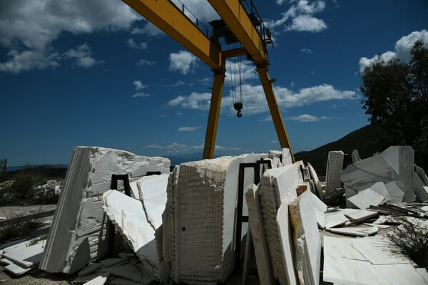 Πέτρα πάνω στην πέτρα: Φωτογραφικό οδοιπορικό στο εγκαταλελειμμένο λατομείο στον Διόνυσο